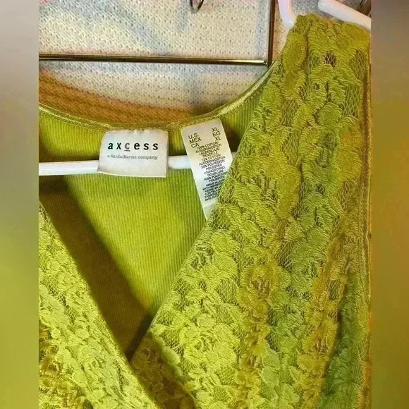 Access sleeveless faux wrap lace shell - Picture 4 of 4